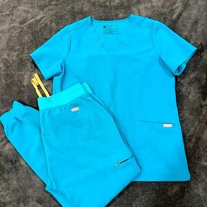 Casma 3 pocket scrub top and jogger scrub pant. Soft and stretchy fabric.